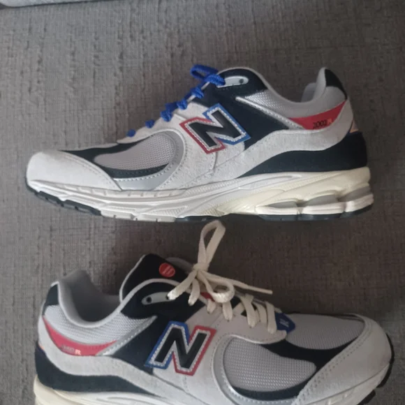 New Balance 2002r Dtlr Size 10 Pre Owned - Picture 3 of 7